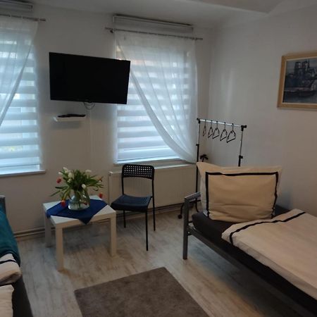 Ferienwohnung Mit Separatem Eingang Und Parkplatz, Ideal Fuer Handwerker Und Geschaeftsreisende Дорф-Мекленбурґ Екстер'єр фото