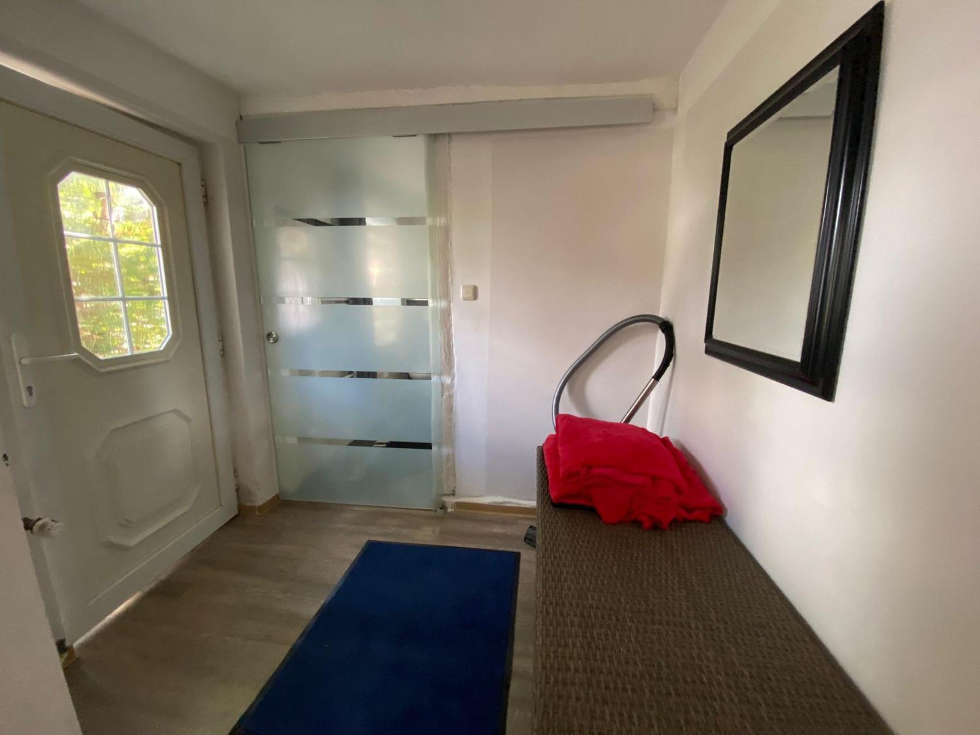 Ferienwohnung Mit Separatem Eingang Und Parkplatz, Ideal Fuer Handwerker Und Geschaeftsreisende Дорф-Мекленбурґ Екстер'єр фото