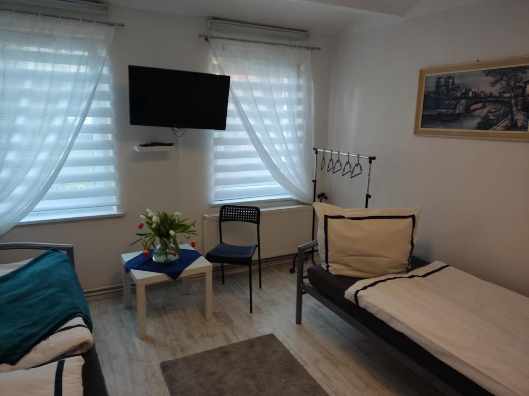 Ferienwohnung Mit Separatem Eingang Und Parkplatz, Ideal Fuer Handwerker Und Geschaeftsreisende Дорф-Мекленбурґ Екстер'єр фото